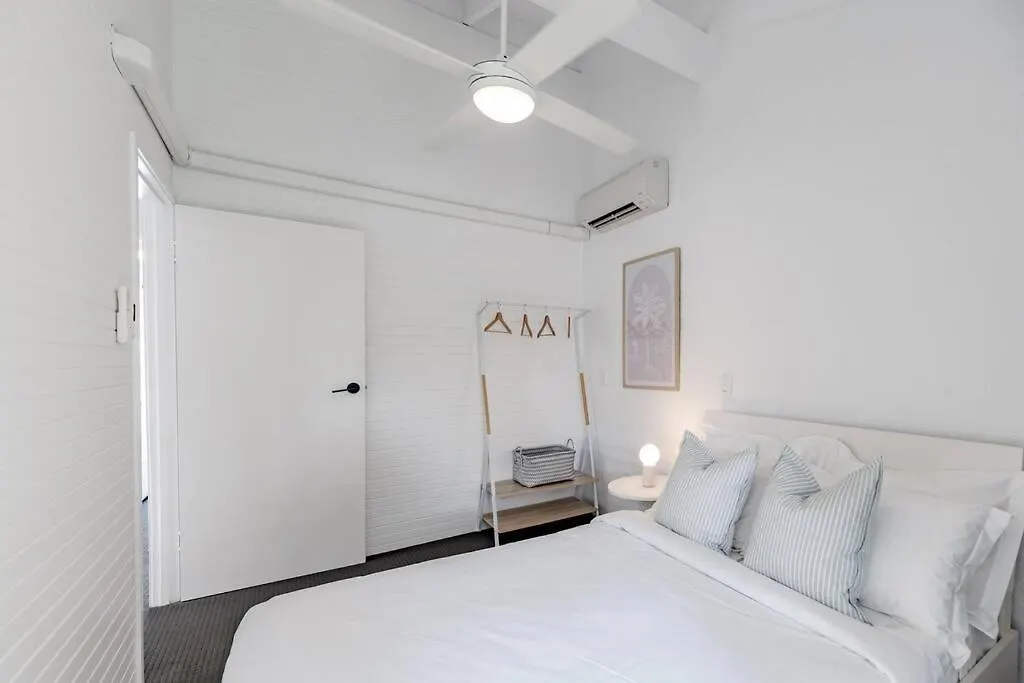 Villa One - Immaculate Townhouse On Noosa Parade