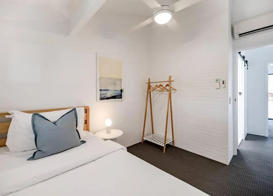 Villa One - Immaculate Townhouse On Noosa Parade Apartment