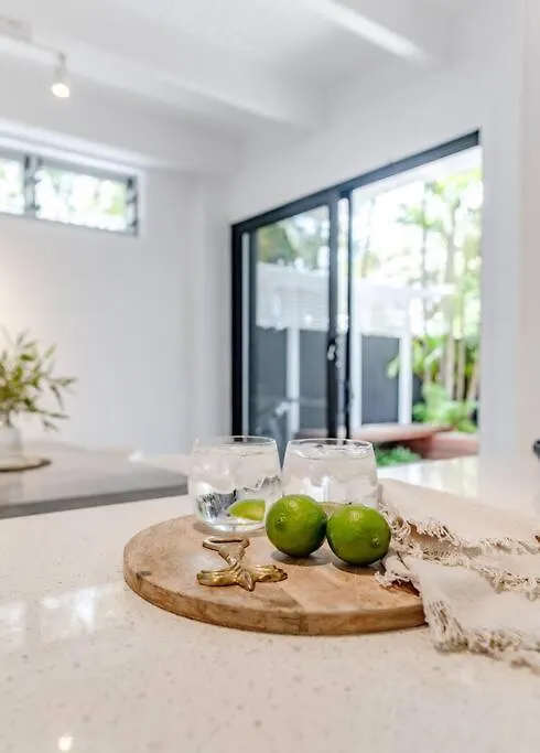 Villa One - Immaculate Townhouse On Noosa Parade Australia