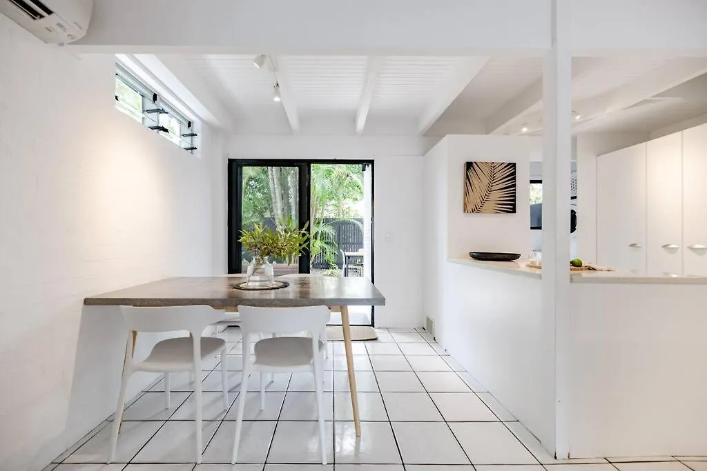 Villa One - Immaculate Townhouse On Noosa Parade 0*, Noosa Heads