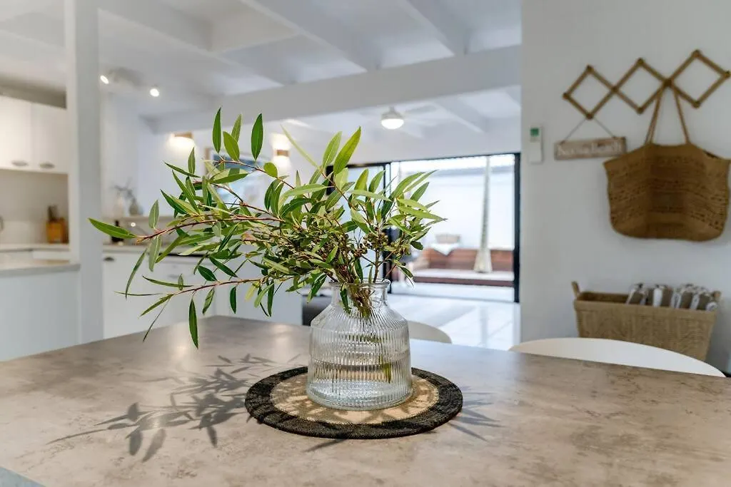 Apartment Villa One - Immaculate Townhouse On Noosa Parade Australia