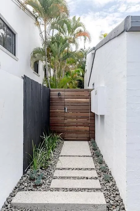 Villa One - Immaculate Townhouse On Noosa Parade Apartment
