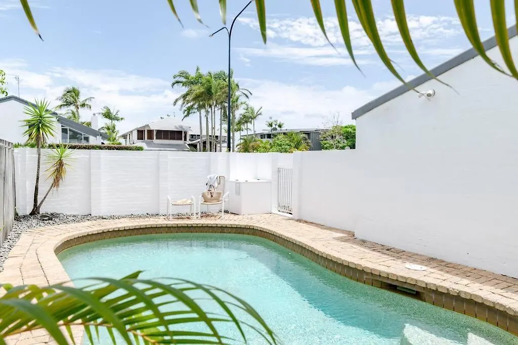 Apartment Villa One - Immaculate Townhouse On Noosa Parade