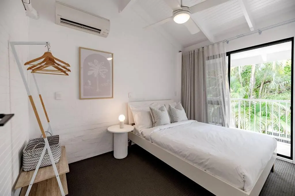 Apartment Villa One - Immaculate Townhouse On Noosa Parade