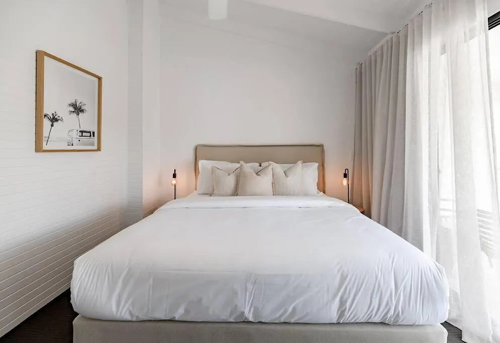 Apartment Villa One - Immaculate Townhouse On Noosa Parade