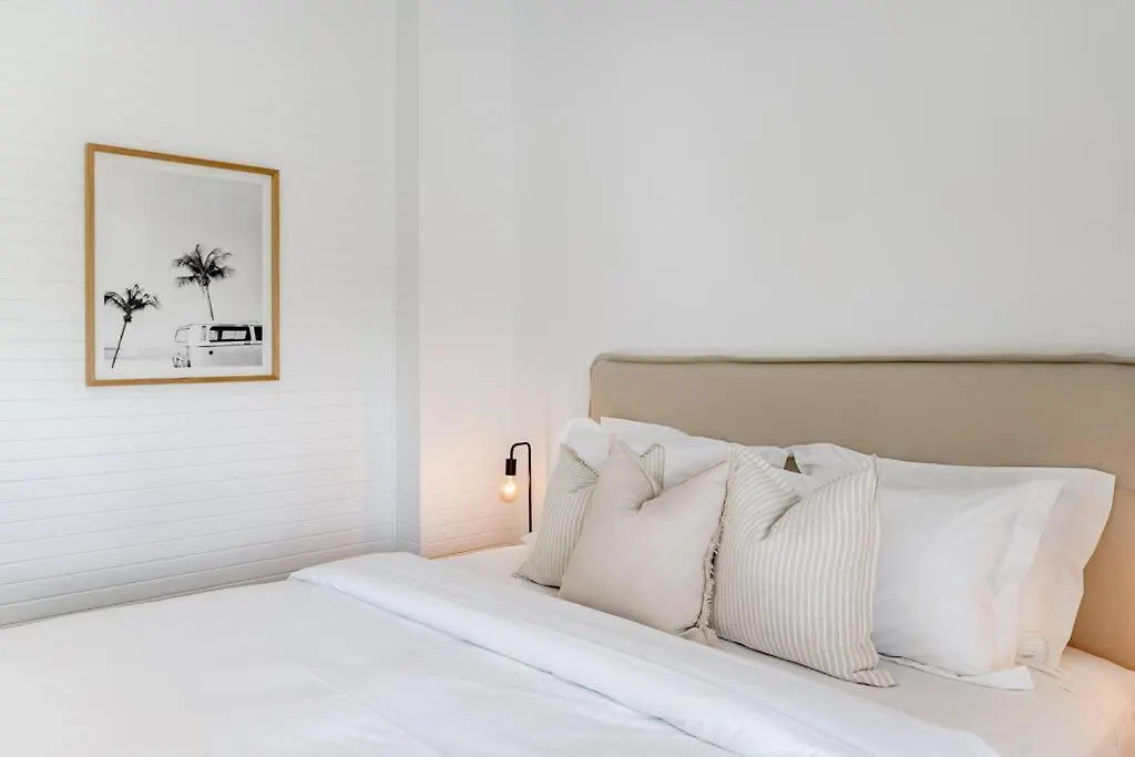 Apartment Villa One - Immaculate Townhouse On Noosa Parade Australia