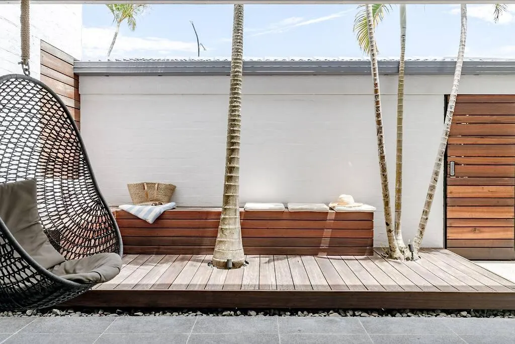 Apartment Villa One - Immaculate Townhouse On Noosa Parade