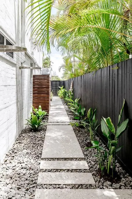 Apartment Villa One - Immaculate Townhouse On Noosa Parade
